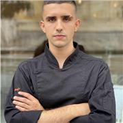 Cocinero profesional con 5 años de experiencia en ámbitos de la hostelería. Con facilidad para hablar 
 y trabajar con personas.